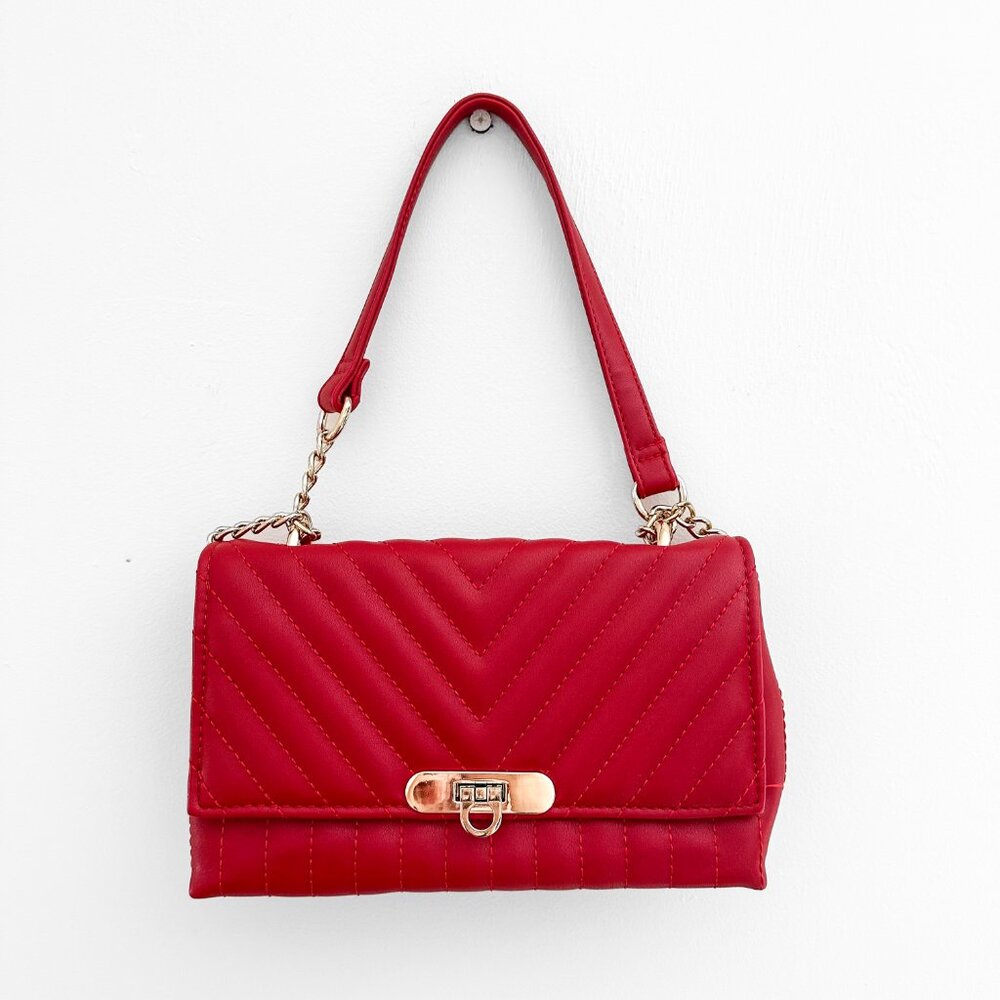 YOKI Small Red Quilted Shoulder Bag Crossbody Handbag with Gold Chain 90s Y2K